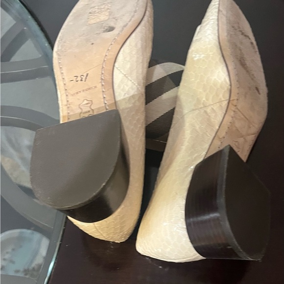 Tory Burch Cream Flats with Metal Buckle and Square Toe - Picture 14 of 14